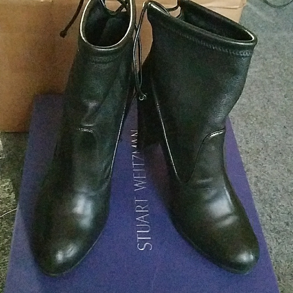 Stuart Weitzman mitten boot